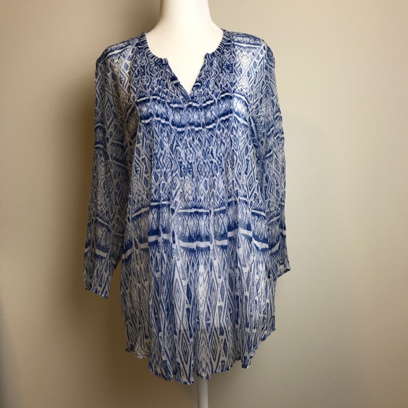 Casual Studio Women’s Sheer Pleated Top - Picture 3 of 9